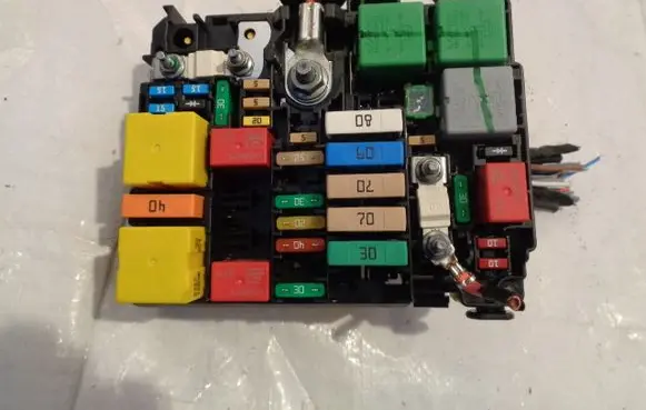 Citroen C4 Cactus Fuse module 9804846880