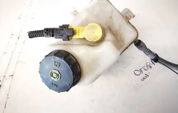 Brake fluid reservoir