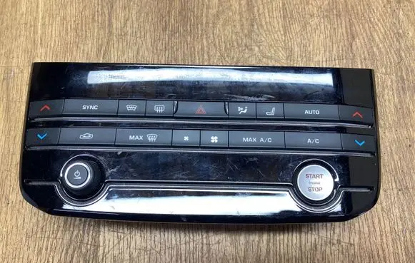 Jaguar F-Pace Climate control unit GX6318C858HE 170302A0537X AYSDA