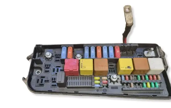 Opel Vectra C Fuse module 13205792 519171003