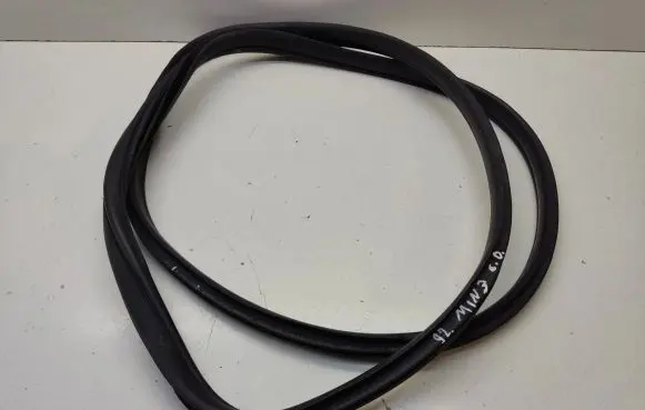 Rear door rubber seal (on body)