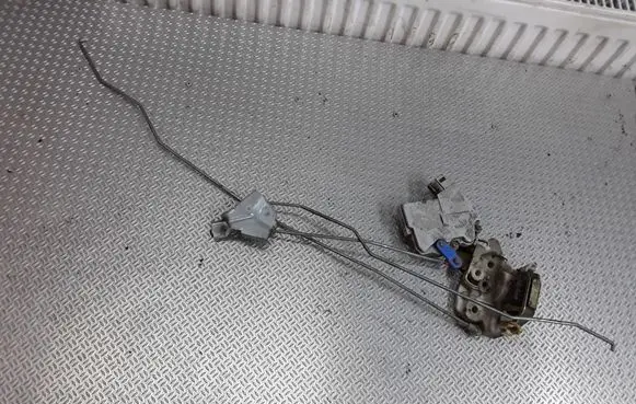 Nissan Terrano Front door lock