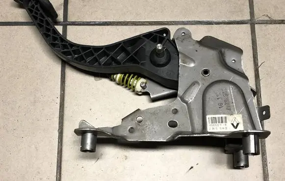 Renault Megane IV Clutch pedal 465036251R