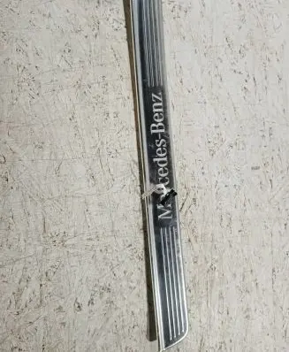 Other sill/pillar trim element