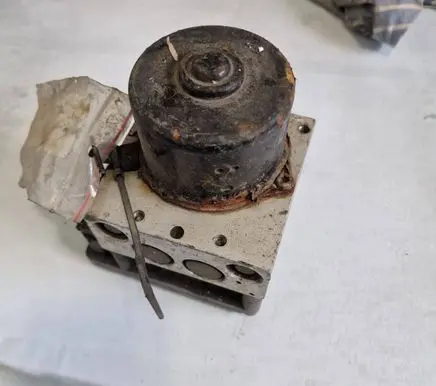 Audi A4 S4 B5 8D ABS Pump 1J0907379