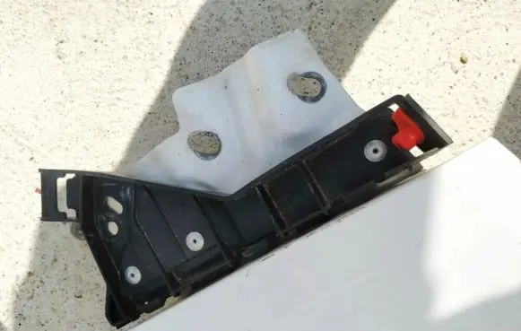 Opel Insignia A Front bumper mounting bracket
