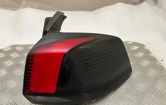 Peugeot 5008 II Rear/tail lights 9811028180