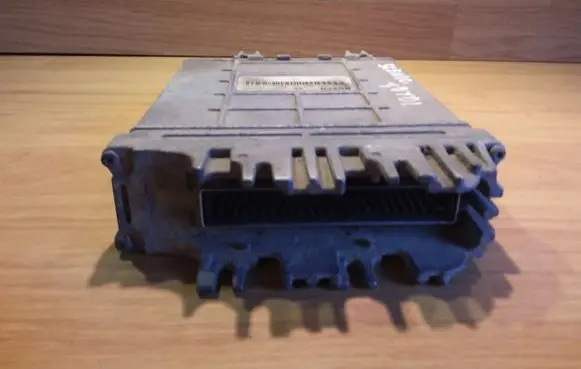 Renault Scenic I Engine control unit/module 0281001809