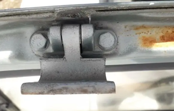 Volkswagen Golf II Tailgate/trunk/boot hinge