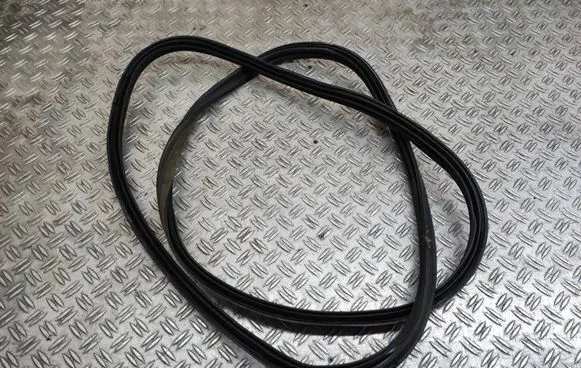 Nissan Juke I F15 Seal rubber (tailgate) 