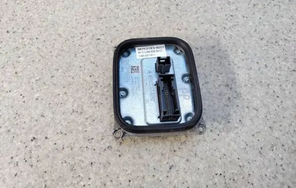 Mercedes-Benz E A207 Headlight ballast module Xenon A2129005324