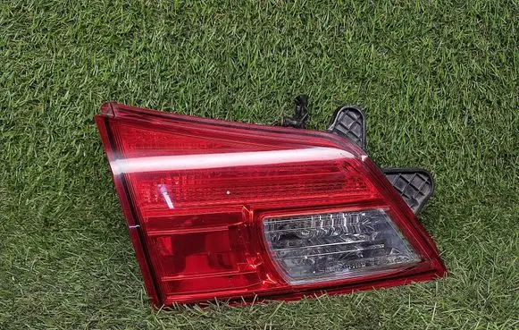 Subaru Outback Tailgate rear/tail lights 13220072