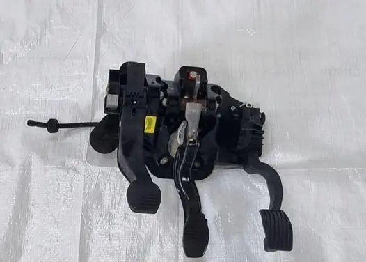 Opel Corsa D Pedal assembly 55703354