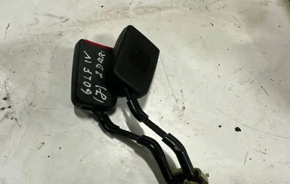 Volkswagen Golf Plus Rear seatbelt buckle 1J0857488 5507 33001778