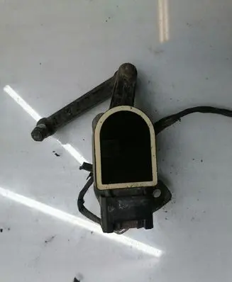 Headlight/headlamp level sensor