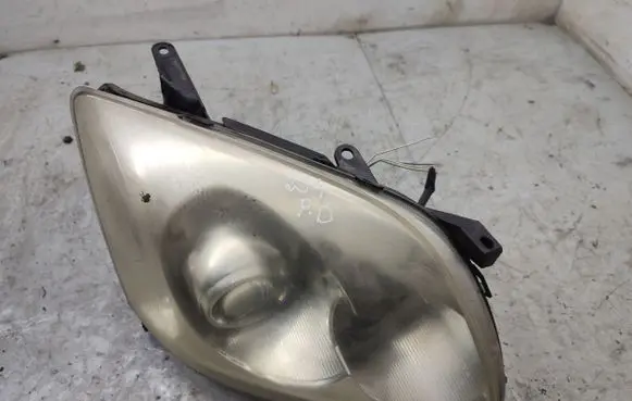 Toyota Avensis T250 Headlight/headlamp