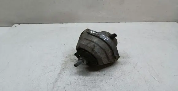 BMW 5 E60 E61 Engine mount bracket 6769874