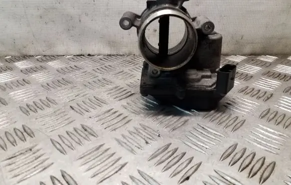 Volkswagen Tiguan Throttle valve 03L128063R