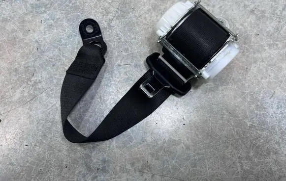 BMW i3 Rear seatbelt 7305643