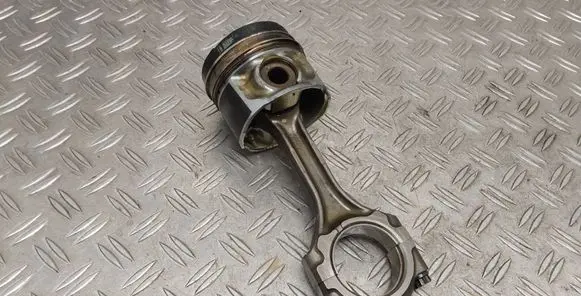 Toyota Verso Piston with connecting rod