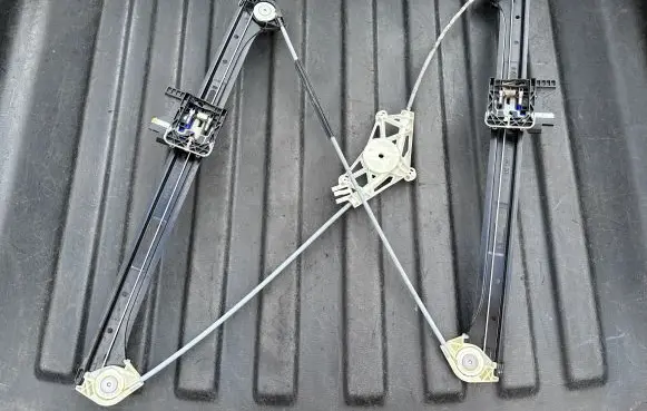 Porsche Macan (95B) Front window lifting mechanism without motor 95B837461A