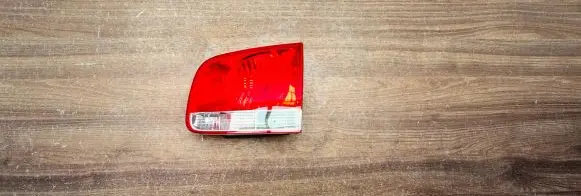 Volkswagen Touareg I Tailgate rear/tail lights 28268003