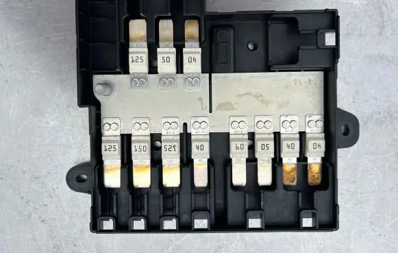 BMW 5 F10 F11 Fuse module 928550802 131007