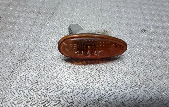 Mitsubishi Pajero Front fender indicator light