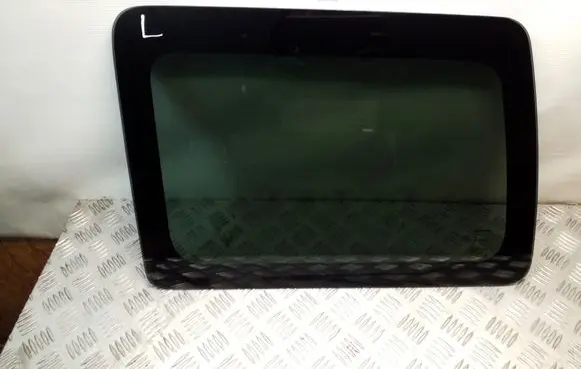 Jeep Patriot Rear side window 