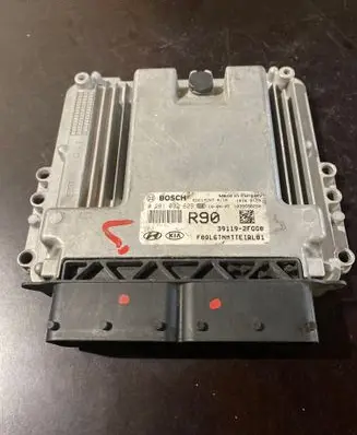 KIA Sportage Engine control unit/module 391192FGG0 EDC17C57 0281032629