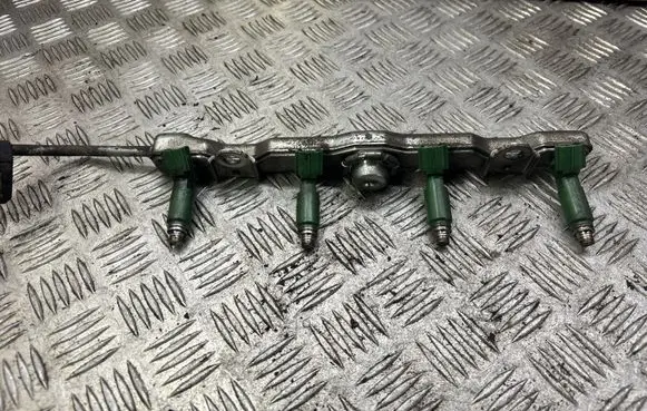 Toyota Avensis T250 Fuel main line pipe 2325022040