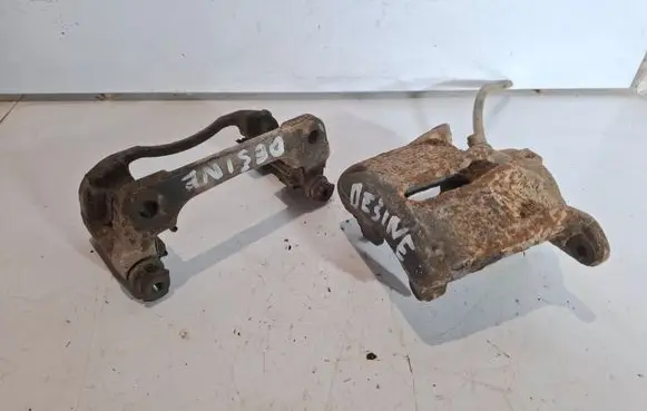Front brake caliper