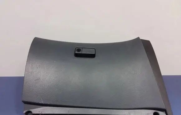 Nissan Primera Glove box 68520AV600