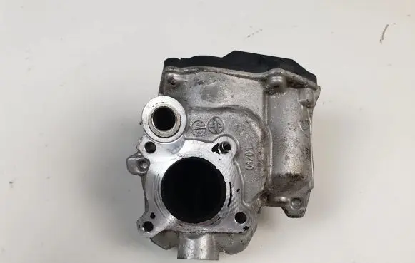 Mercedes-Benz E W212 EGR valve A2C53418576 A6511400360