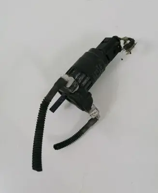 Volkswagen Tiguan Windscreen/windshield washer pump 1K6955651
