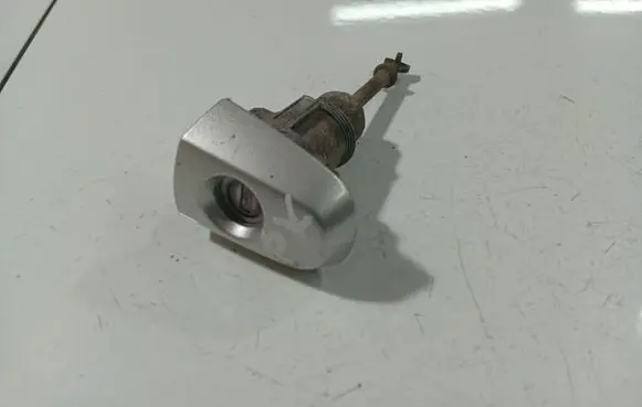 Toyota Avensis T250 Front door lock (next to the handle)