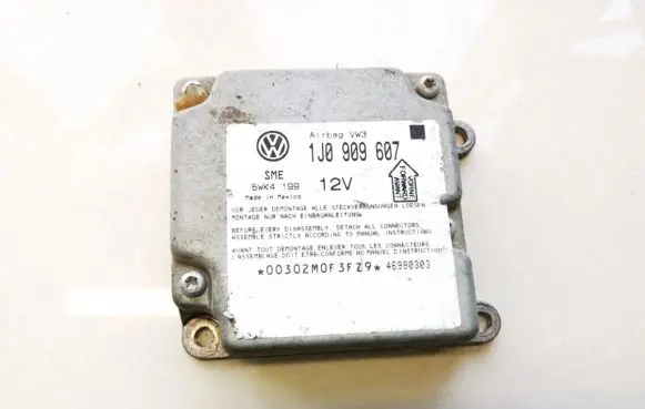 Volkswagen PASSAT B5 Airbag control unit/module 1J0909607 5WK4199