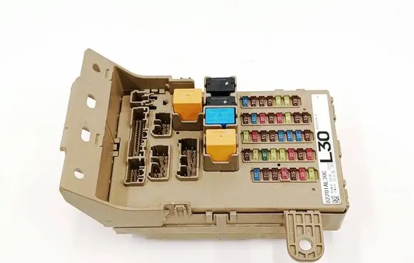 Subaru Outback (BS) Fuse module 82201AL30C JB00581ON05 JB004400N