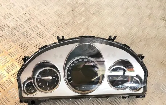 Mercedes-Benz E W212 Speedometer (instrument cluster) A2129001810 A2129012000 A2049024102