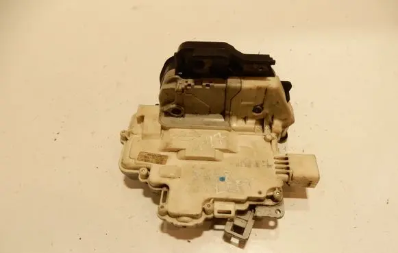 Audi A4 S4 B7 8E 8H Rear door lock 8E2837015AA 2147