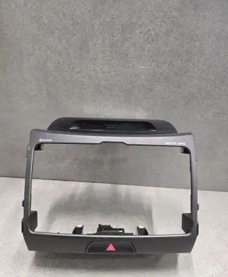 KIA Sportage Radio/GPS head unit trim S05K0882 U97883810