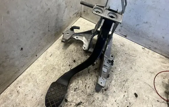 Audi A4 S4 B6 8E 8H Brake pedal 8E17251117A