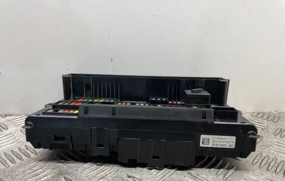 BMW 7 F01 F02 F03 F04 Fuse module 9151320