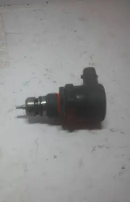 Opel Vivaro Fuel pressure regulator 8200426552 22796976 0281002753