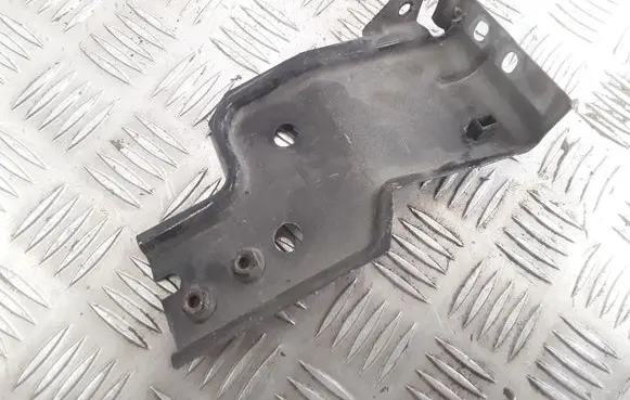 Front bumper mounting bracket
