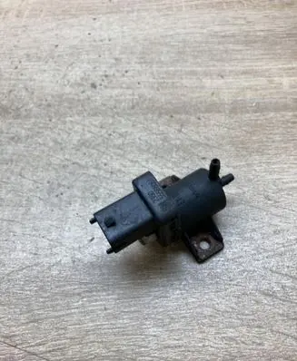 Opel Astra J Vacuum valve 55566051