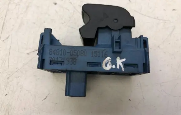 Toyota Avensis T270 Electric window control switch 8481005080