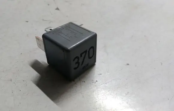 Audi A6 S6 C5 4B Other relay 8D0951253