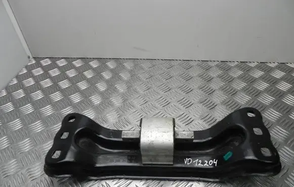 Mercedes-Benz C AMG W205 Engine mount bracket A2052401802 VD12204