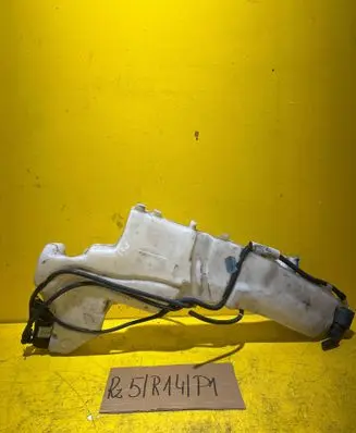 Ford Focus Windshield washer fluid reservoir/tank 4M5113K163CF